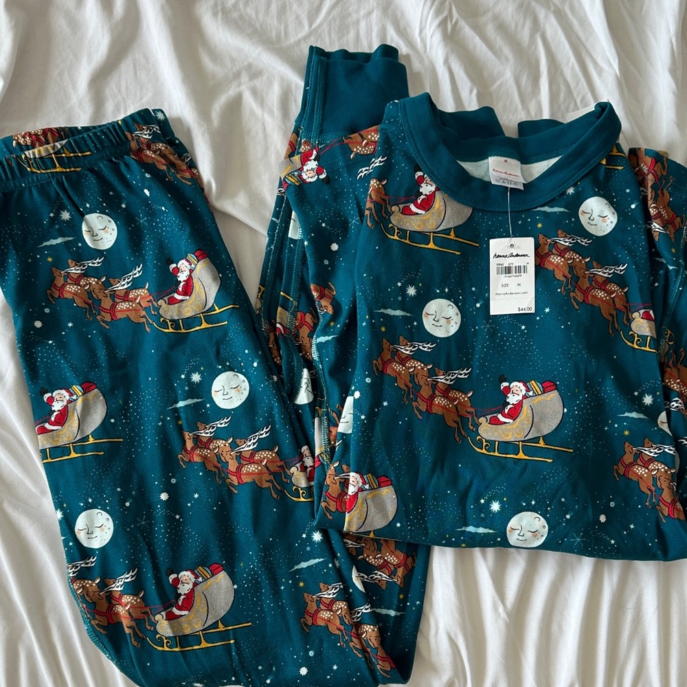 NWT Hanna Andersson Teal Santa Sleigh Christmas Pajama Set size M Organic cotton